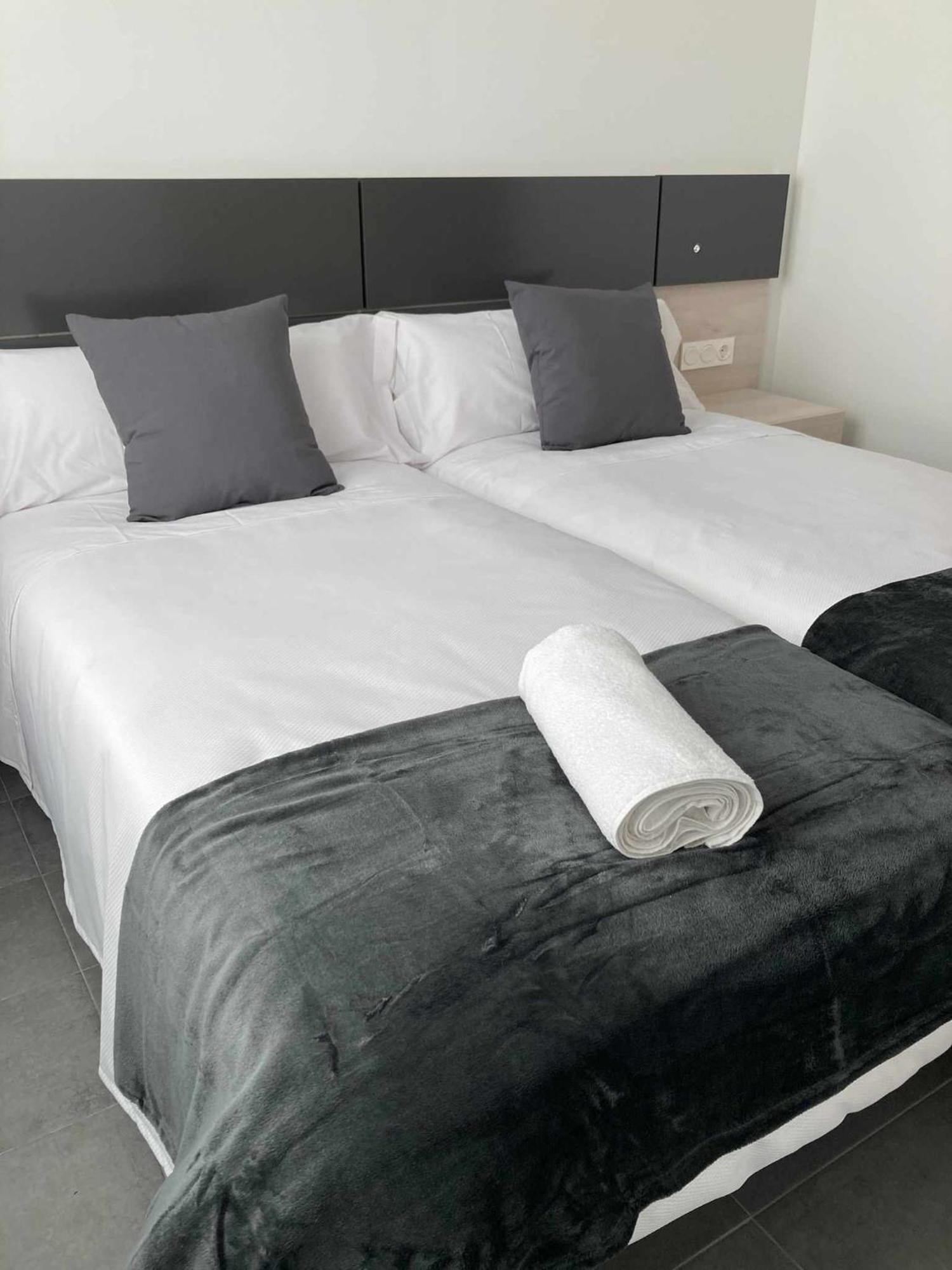 Ramon Y Cajal Suites De Luxe Leon Exterior photo